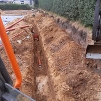 Udgravning til kloakseparering med nyt spildevandsrør