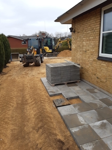 Belægningsarbejde og klargøring af underlag ved privat bolig